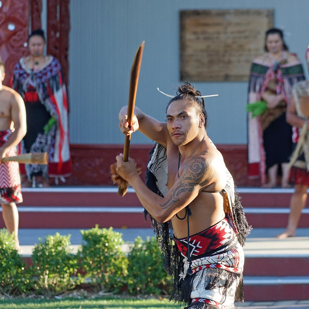 nouvelle-zelande-voyage-de-noces-guerrier-maorie